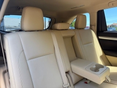 Used 2017  Toyota Highlander V6 AWD &lpar;Natl&rpar; at Drive Now Westlake near Westlake&comma; OH