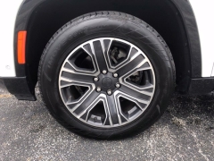 Used 2024  Jeep Wagoneer L Series II 4x2 &ast;Ltd Avail&ast; at Drive Now Westlake near Westlake&comma; OH