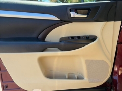 Used 2017  Toyota Highlander V6 AWD &lpar;Natl&rpar; at Drive Now Westlake near Westlake&comma; OH
