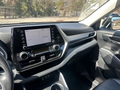 Used 2022  Toyota Highlander XLE AWD at DriveNow Mayfield near Mayfield Heights&comma; OH