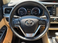 Used 2017  Toyota Highlander V6 AWD &lpar;Natl&rpar; at Drive Now Westlake near Westlake&comma; OH