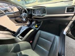 Used 2019  Toyota Highlander V6 AWD &lpar;Natl&rpar; at DriveNow Mayfield near Mayfield Heights&comma; OH