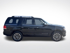 Used 2017  Lincoln Navigator 4d SUV 4WD Select at Drive Now Westlake near Westlake&comma; OH