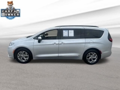 Used 2023  Chrysler Pacifica Limited FWD at DriveNow Mayfield near Mayfield Heights&comma; OH