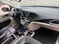 Used 2024  Chrysler Pacifica Touring L FWD at Drive Now Westlake near Westlake&comma; OH