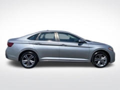 Used 2024  Volkswagen Jetta SE Auto at Drive Now Westlake near Westlake&comma; OH