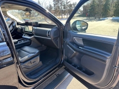 Used 2025  Ford Expedition Platinum 4x4 at Drive Now Westlake near Westlake&comma; OH