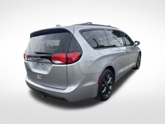 Used 2018  Chrysler Pacifica 4d Wagon Touring L at Drive Now Westlake near Westlake&comma; OH