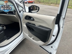 Used 2024  Chrysler Pacifica Touring L FWD at Drive Now Westlake near Westlake&comma; OH