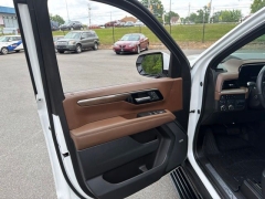 Used 2025  Chevrolet Suburban 4WD 4dr High Country at Drive Now Westlake near Westlake&comma; OH