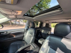Used 2019  Toyota Highlander V6 AWD &lpar;Natl&rpar; at DriveNow Mayfield near Mayfield Heights&comma; OH