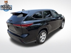 Used 2023  Toyota Highlander LE AWD &lpar;Natl&rpar; at Drive Now Westlake near Westlake&comma; OH