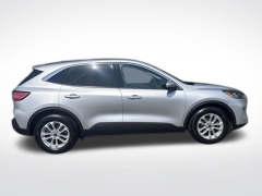 Used 2020  Ford Escape 4d SUV FWD SE at Drive Now Westlake near Westlake&comma; OH