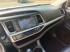 Used 2019  Toyota Highlander V6 AWD &lpar;Natl&rpar; at DriveNow Mayfield near Mayfield Heights&comma; OH