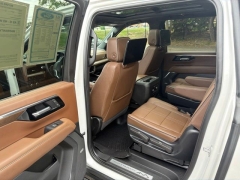 Used 2025  Chevrolet Suburban 4WD 4dr High Country at Drive Now Westlake near Westlake&comma; OH