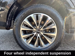 Used 2017  Lincoln Navigator 4d SUV 4WD Select at Drive Now Westlake near Westlake&comma; OH