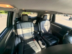 Used 2019  Toyota Highlander V6 AWD &lpar;Natl&rpar; at DriveNow Mayfield near Mayfield Heights&comma; OH