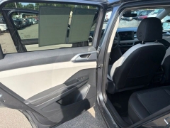 Used 2025  Volkswagen Taos SE FWD at Drive Now Westlake near Westlake&comma; OH