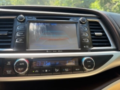 Used 2017  Toyota Highlander V6 AWD &lpar;Natl&rpar; at Drive Now Westlake near Westlake&comma; OH