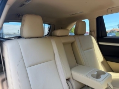 Used 2017  Toyota Highlander V6 AWD &lpar;Natl&rpar; at Drive Now Westlake near Westlake&comma; OH