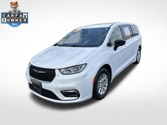 Used 2024  Chrysler Pacifica Touring L FWD at DriveNow Mayfield near Mayfield Heights&comma; OH