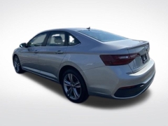 Used 2024  Volkswagen Jetta SE Auto at Drive Now Westlake near Westlake&comma; OH