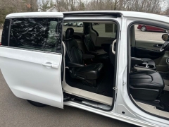 Used 2024  Chrysler Pacifica Touring L FWD at Drive Now Westlake near Westlake&comma; OH