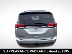 Used 2018  Chrysler Pacifica 4d Wagon Touring L at Drive Now Westlake near Westlake&comma; OH