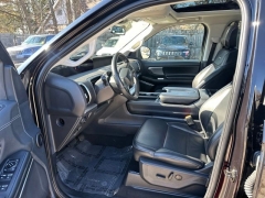 Used 2025  Ford Expedition Platinum 4x4 at Drive Now Westlake near Westlake&comma; OH