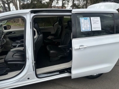 Used 2024  Chrysler Pacifica Touring L FWD at Drive Now Westlake near Westlake&comma; OH