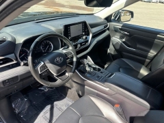 Used 2022  Toyota Highlander XLE AWD at DriveNow Mayfield near Mayfield Heights&comma; OH