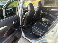 Used 2019  Toyota Highlander V6 AWD &lpar;Natl&rpar; at DriveNow Mayfield near Mayfield Heights&comma; OH