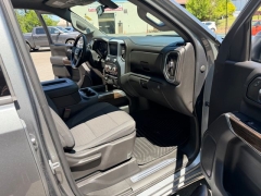 Used 2021  GMC Sierra 1500 4WD Crew Cab 147" Elevation w&sol;3SB at Drive Now Westlake near Westlake&comma; OH