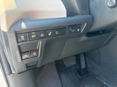 Used 2023  Toyota Sienna Platinum AWD 7-Passenger at Drive Now Westlake near Westlake&comma; OH