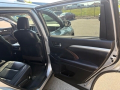 Used 2019  Toyota Highlander V6 AWD &lpar;Natl&rpar; at DriveNow Mayfield near Mayfield Heights&comma; OH