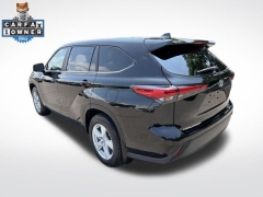 Used 2023  Toyota Highlander LE AWD &lpar;Natl&rpar; at Drive Now Westlake near Westlake&comma; OH