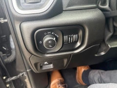 Used 2019  Ram 1500 Big Horn&sol;Lone Star 4x4 Crew Cab 5'7" Box at Drive Now Westlake near Westlake&comma; OH