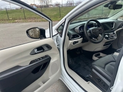 Used 2024  Chrysler Pacifica Touring L FWD at Drive Now Westlake near Westlake&comma; OH