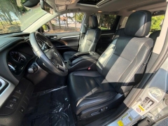 Used 2019  Toyota Highlander V6 AWD &lpar;Natl&rpar; at DriveNow Mayfield near Mayfield Heights&comma; OH