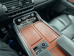 Used 2024  Lincoln Navigator L Premiere 4x4 at Drive Now Westlake near Westlake&comma; OH