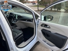 Used 2024  Chrysler Pacifica Touring L FWD at DriveNow Mayfield near Mayfield Heights&comma; OH