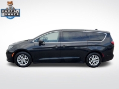 Used 2023  Chrysler Pacifica Touring L FWD at Drive Now Westlake near Westlake&comma; OH