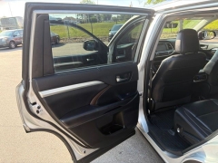 Used 2019  Toyota Highlander V6 AWD &lpar;Natl&rpar; at DriveNow Mayfield near Mayfield Heights&comma; OH