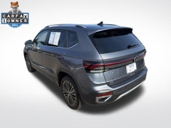 Used 2025  Volkswagen Taos SE FWD at Drive Now Westlake near Westlake&comma; OH