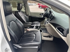 Used 2024  Chrysler Pacifica Touring L FWD at Drive Now Westlake near Westlake&comma; OH