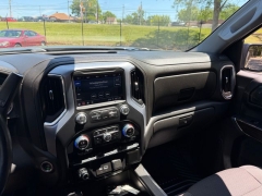 Used 2021  GMC Sierra 1500 4WD Crew Cab 147" Elevation w&sol;3SB at Drive Now Westlake near Westlake&comma; OH