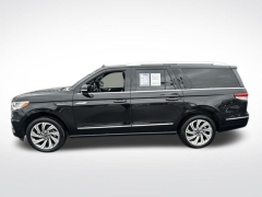 Used 2024  Lincoln Navigator L Premiere 4x4 at Drive Now Westlake near Westlake&comma; OH