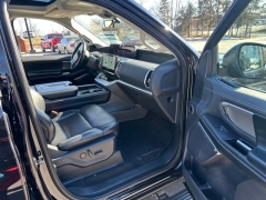 Used 2025  Ford Expedition Platinum 4x4 at Drive Now Westlake near Westlake&comma; OH