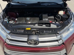 Used 2017  Toyota Highlander V6 AWD &lpar;Natl&rpar; at Drive Now Westlake near Westlake&comma; OH