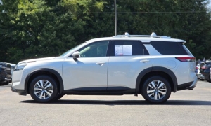Used 2023  Nissan Pathfinder SL 4WD at Auto Direct near Zebulon&comma; NC